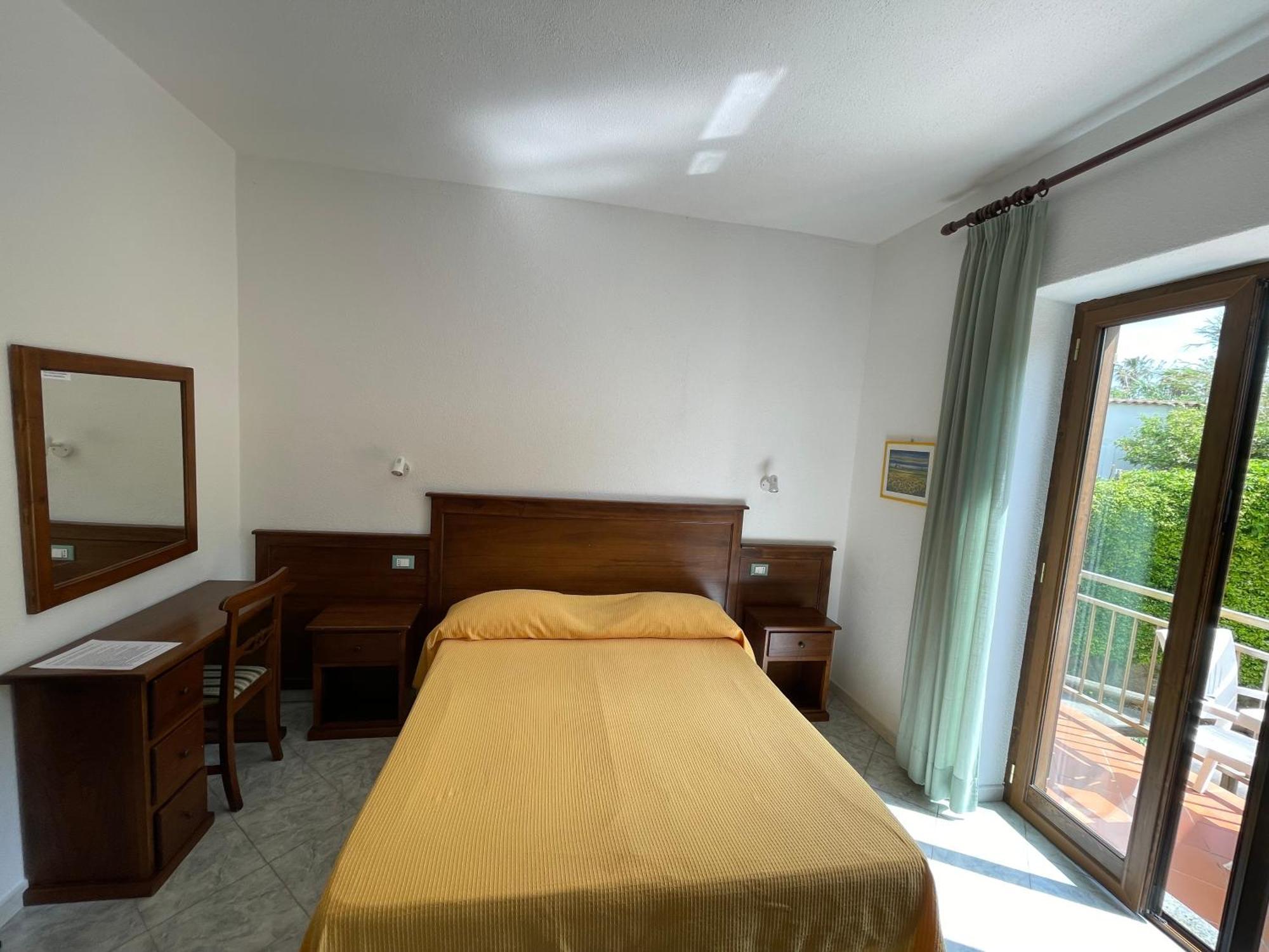 Residence Andrea A Mare Forio  Bagian luar foto